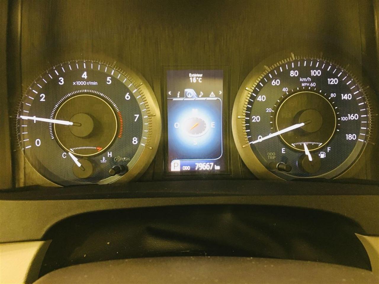 657858