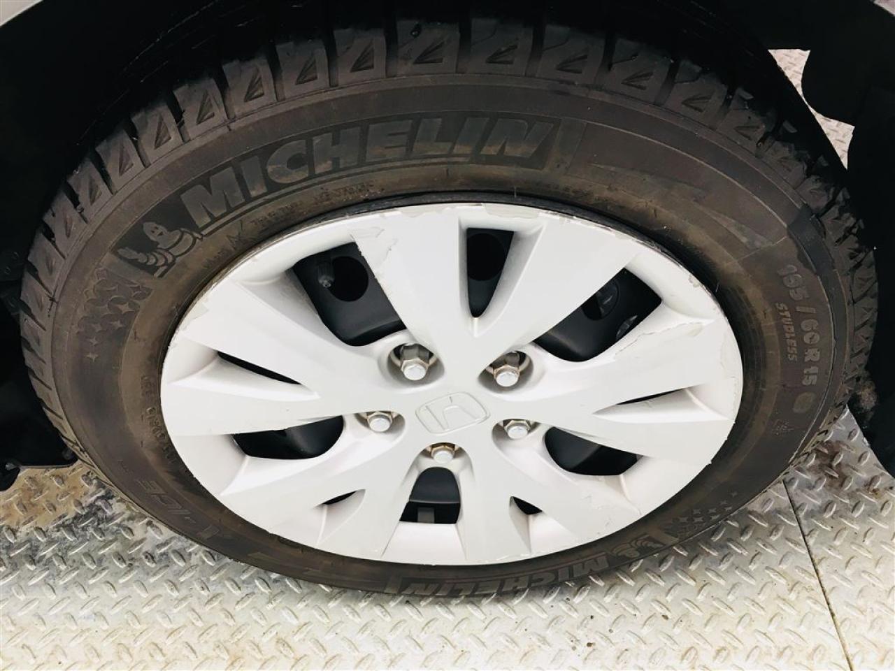 657873