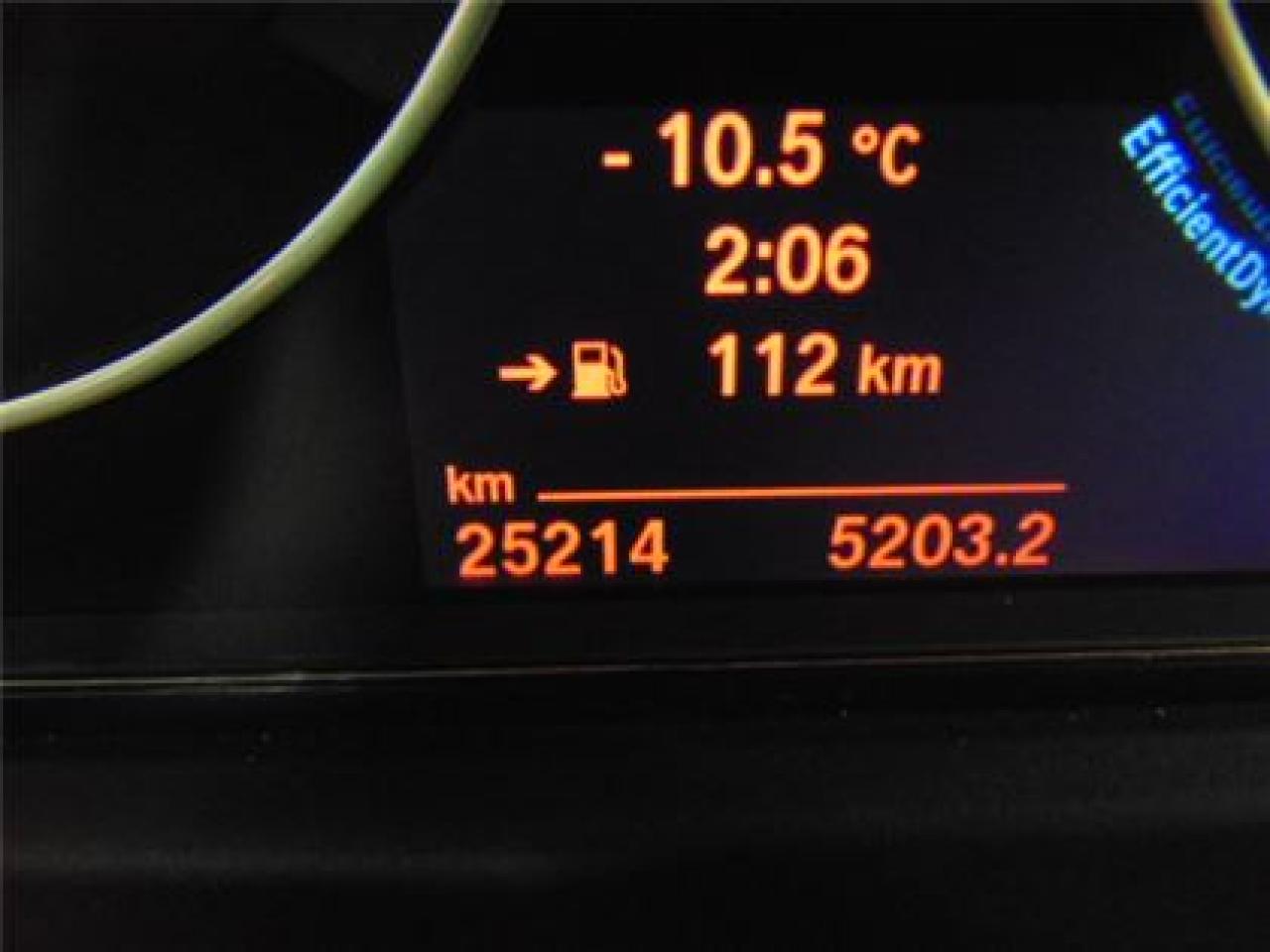 657883