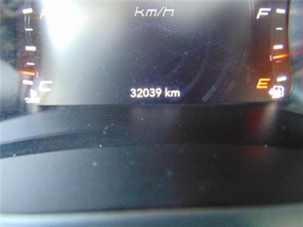 657898