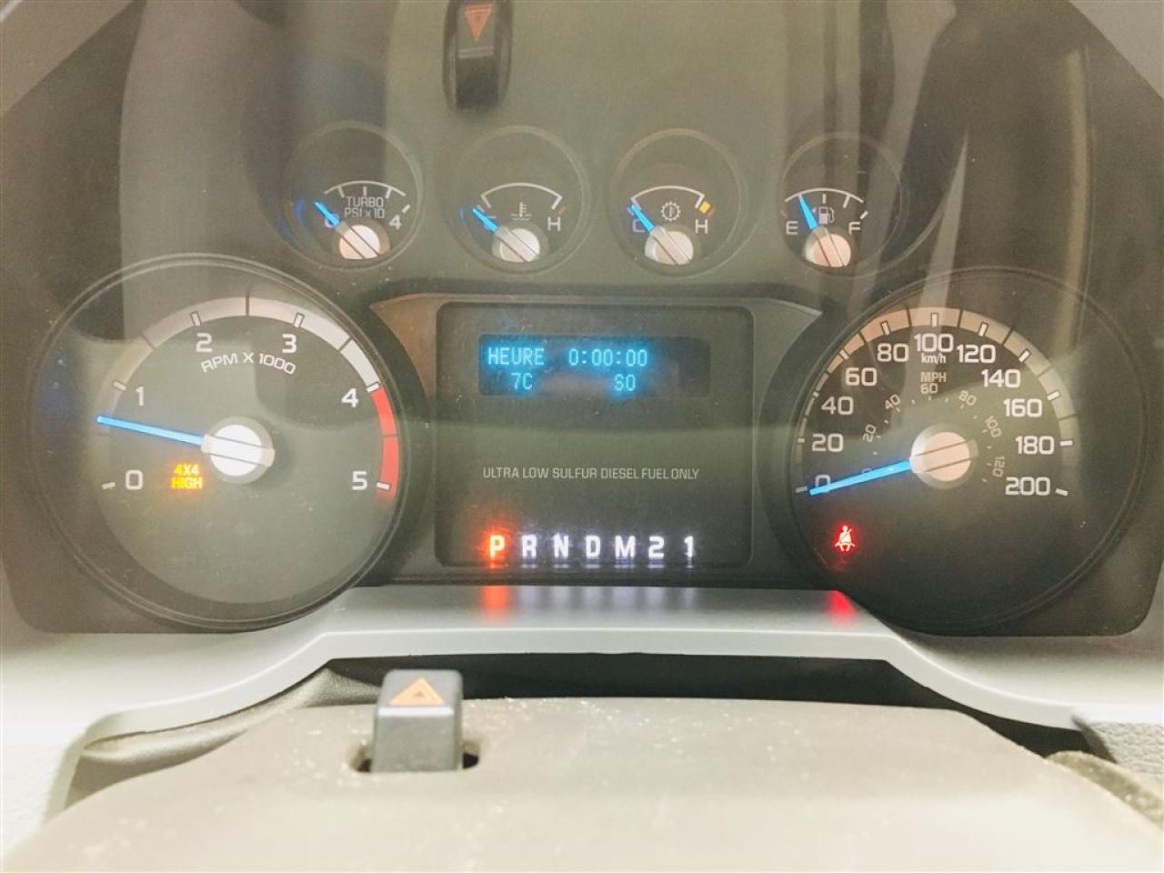 657906