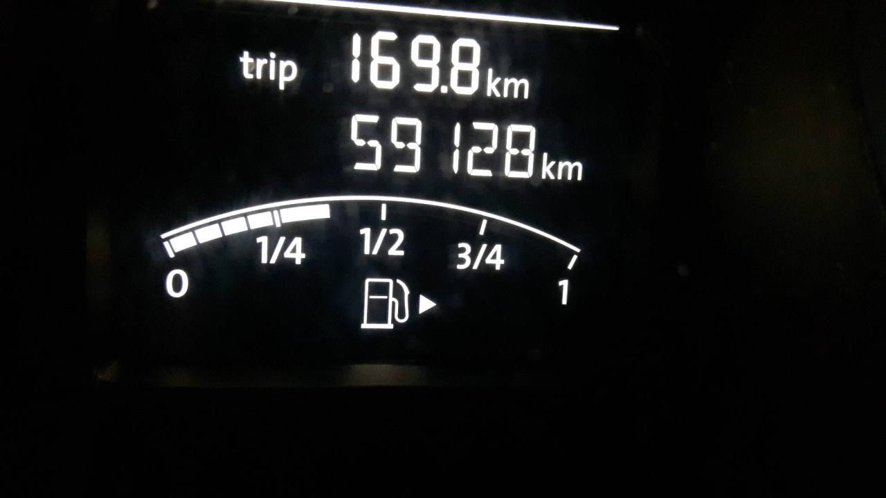 657937