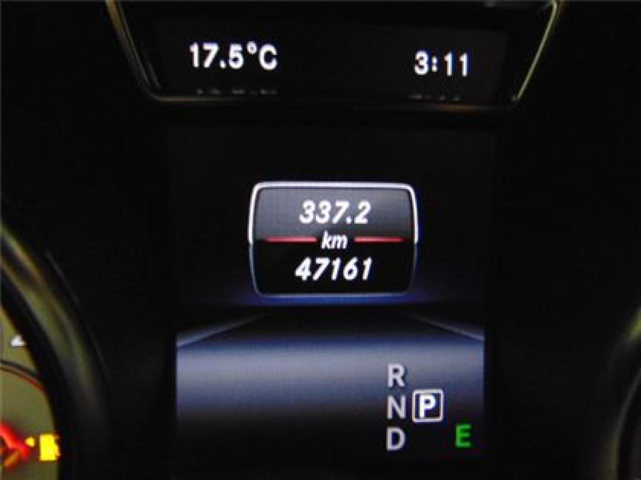 657943