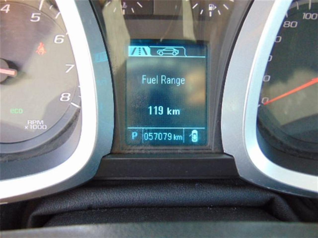 657957