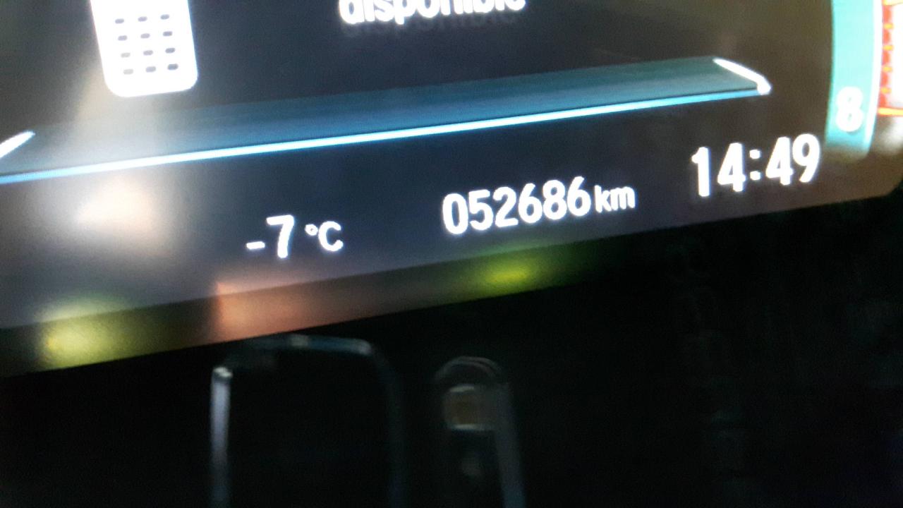 657983