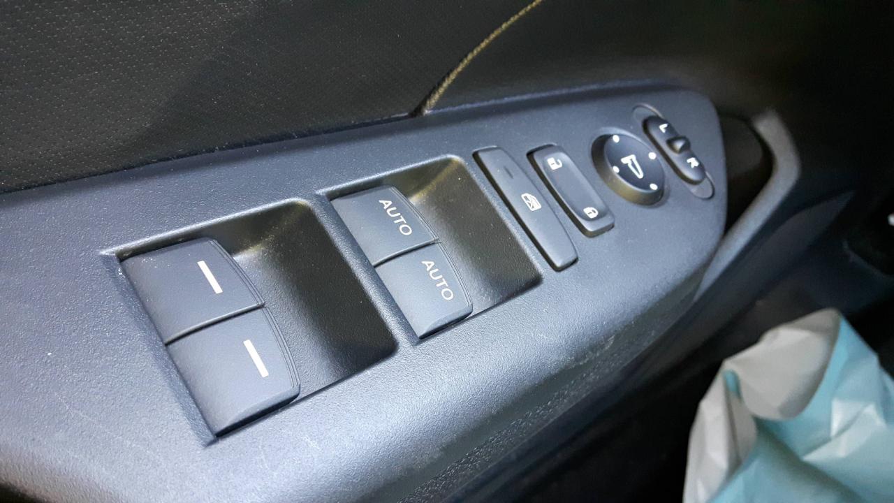 657983