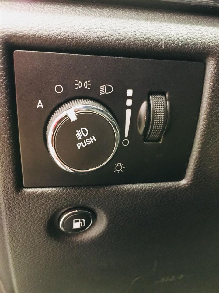 657985