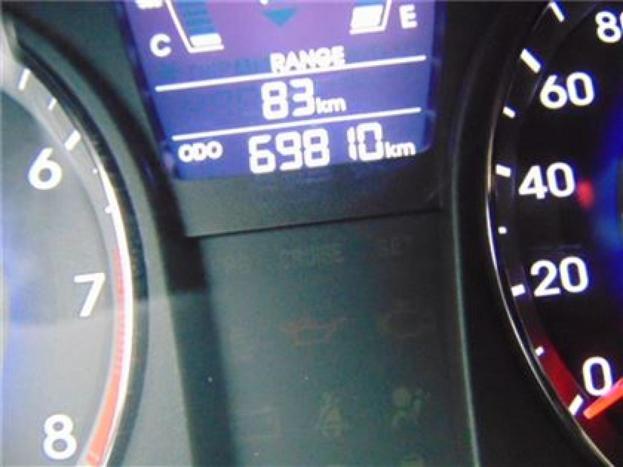 657987