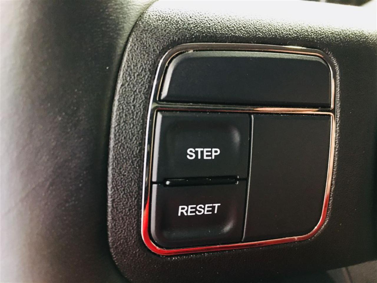 657989