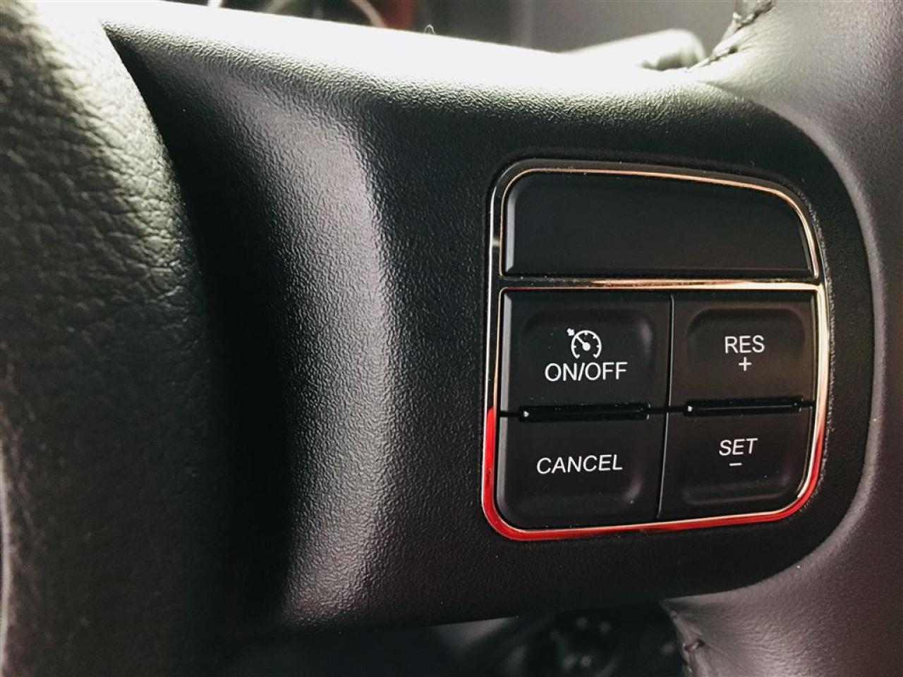 657989