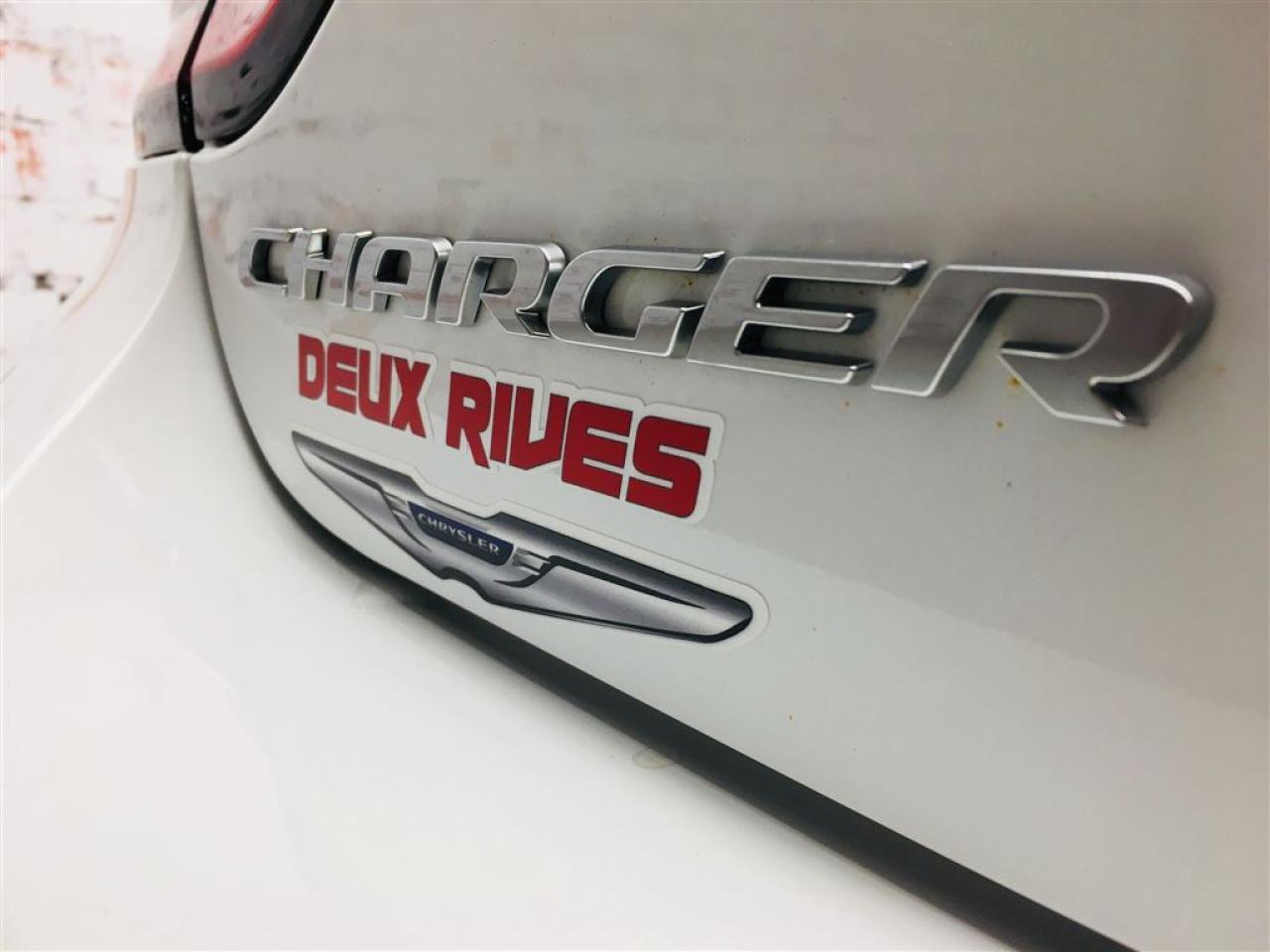 657993