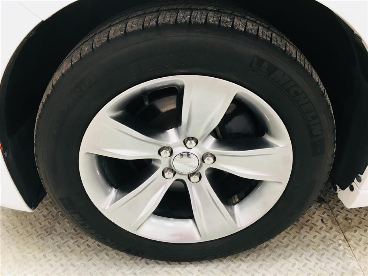 657993
