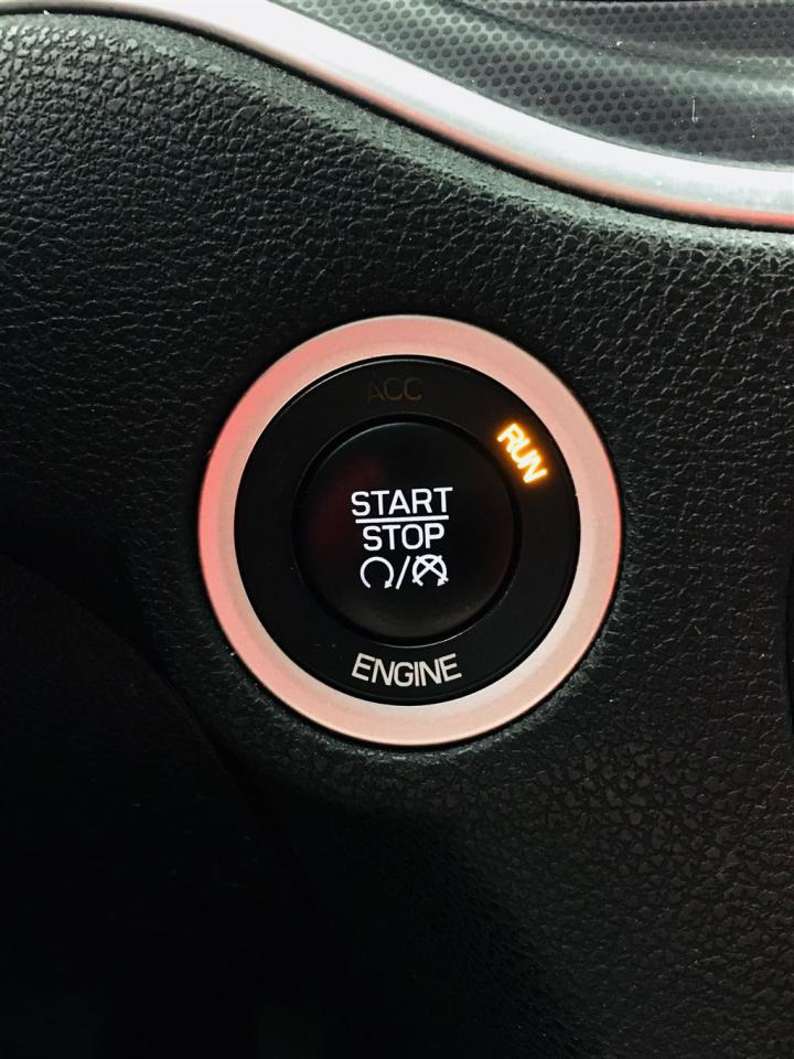 657993