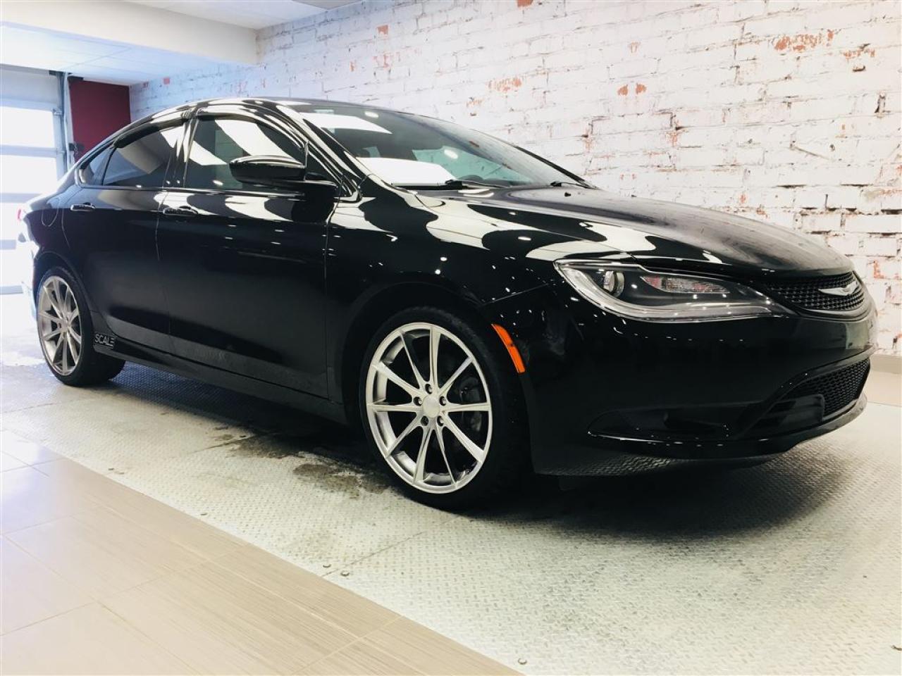 Used 2015 Chrysler 200 S Awd V6 for sale in Sorel-Tracy, QC