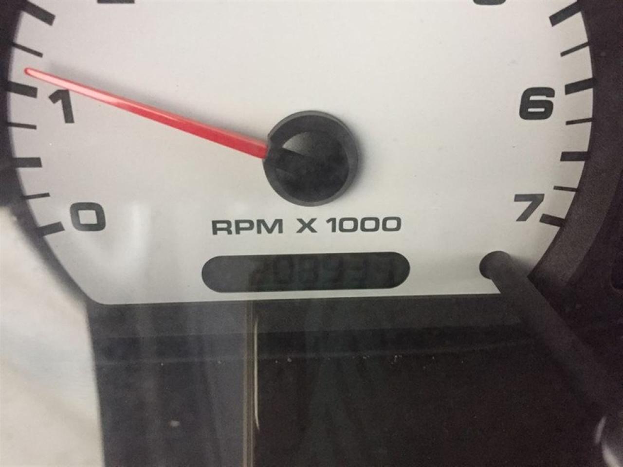 657999