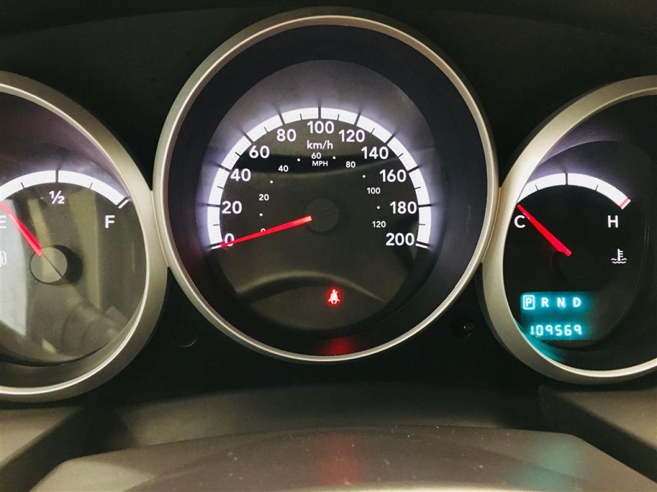 658003