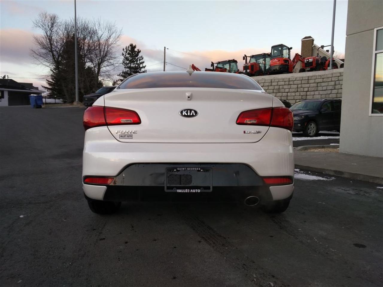 658023