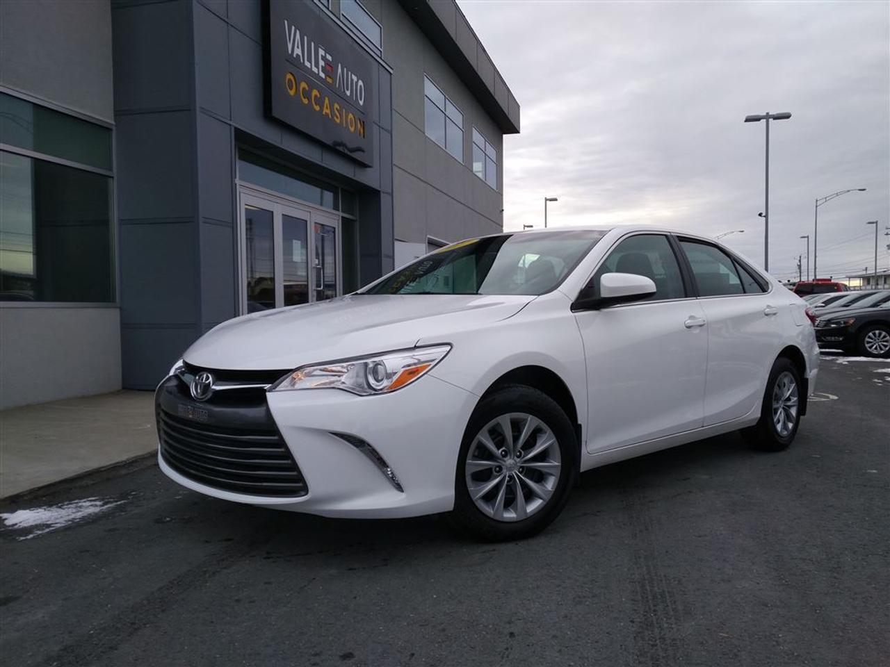<a href=https://www.valleeauto.com/occasion/Toyota-Camry-2017.html>https://www.valleeauto.com/occasion/Toyota-Camry-2017.html</a>

AUCUN FRAIS CACHÉ, AUCUNE SURPRISE, VOUS PAYEZ LE PRIX AFFICHÉ!!!!!  TOYOTA CAMRY LE, 2017, AUTOMATIQUE**JAMAIS ACCIDENTÉ( RAPPORT CARPROOF À LAPPUI).  A/C, cruise control, bluetooth, vitres et portes électriques, volant ajustable et télescopique multi-fonctions, ordinateur de bord, radio am/fm, lecteur CD, prise USB, écran tactile, caméra de recul, phares automatiques, et bien plus!!!  Tous nos véhicules sont inspectés et réparés par nos techniciens passionnés.  Financement rapide sur place, 1ère, 2e, 3e chance au crédit, aucun cas refusé!!!  Livraison disponible partout en province.