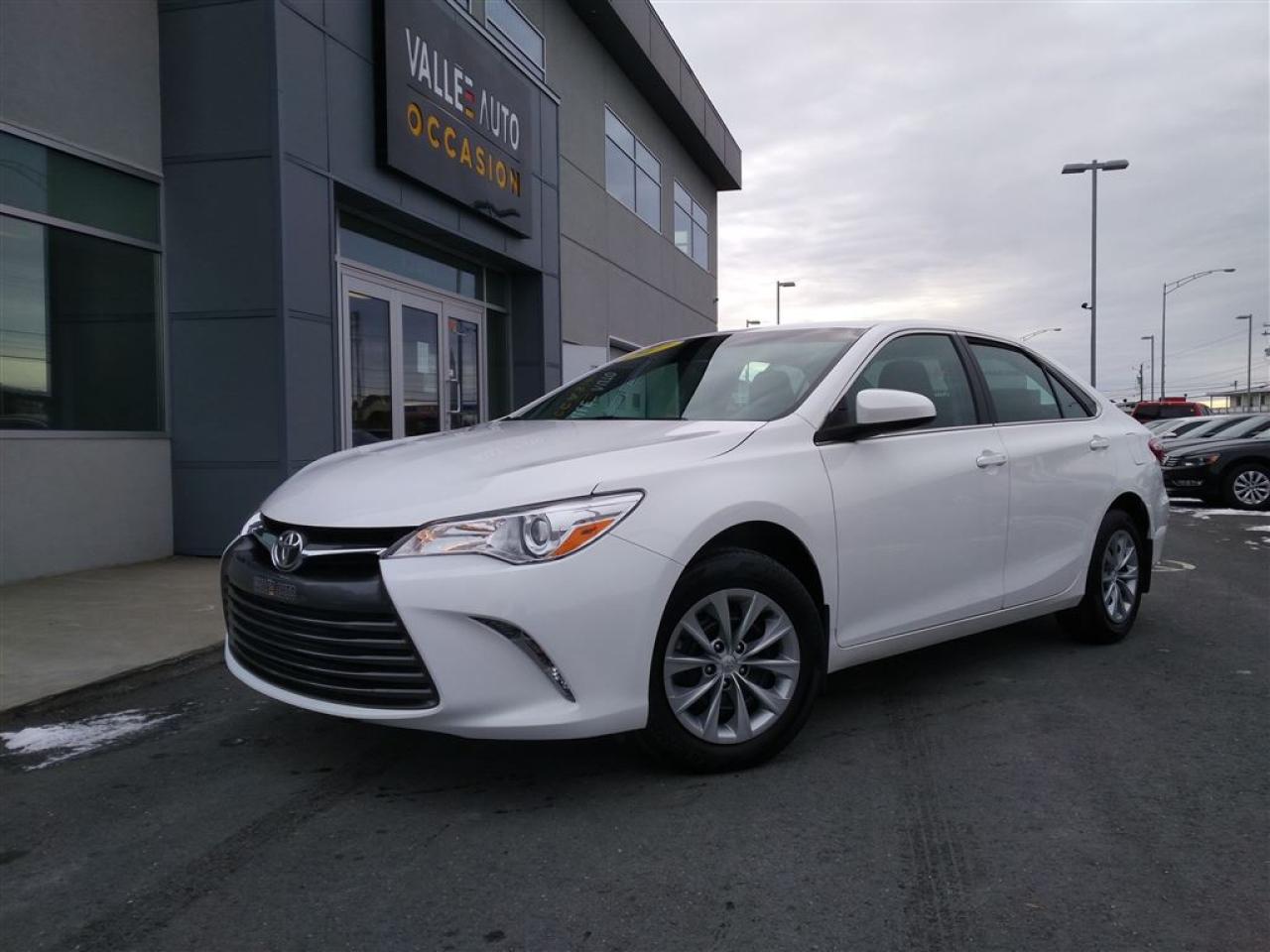 Used 2017 Toyota Camry LE for sale in St-Georges, QC