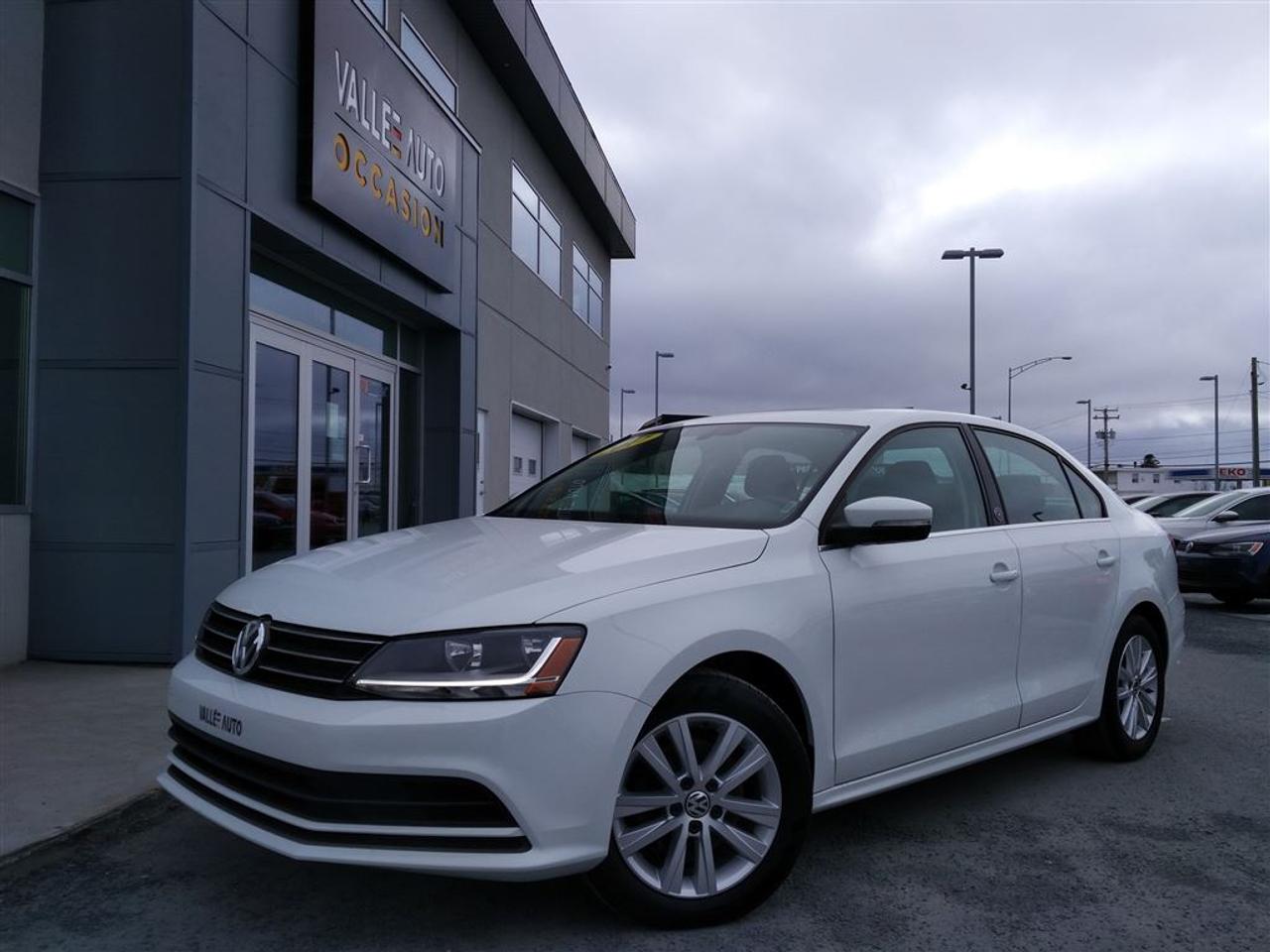 <a href=https://www.valleeauto.com/occasion/Volkswagen-Jetta-2017.html>https://www.valleeauto.com/occasion/Volkswagen-Jetta-2017.html</a>

AUCUN FRAIS CACHÉ, AUCUNE SURPRISE VOUS PAYEZ LE PRIX AFFICHÉ!!!!!!!  VOLKSWAGEN JETTA 1.4TSI WOLFSBURG , 2017, AUTOMATIQUE**JAMAIS ACCIDENTÉ(RAPPORT CARPROOF À LAPPUI).  A/C à réglage deux zones thermostatique,mags 16, aileron,sièges chauffant,sièges électrique, cruise control, Bluetooth, caméra de recul, écran tactile, vitres et portes électriques, ordinateur de bord, volant ajustable et télescopique multi-fonctions, am/fm, lecteur CD, toit ouvrant,phares automatique et bien plus!!!  Nous sommes concessionnaire Volkswagen depuis 1959 et tous nos véhicules sont inspectés ET réparés par nos techniciens formés par Volkswagen avant la mise en vente. Le véhicule est éligible à une garantie certifié Pur Volkswagen de 2 ans ou 40,000 km incluant lassistance routière. Achetez en toute tranquillité desprit. Livraison partout en province. Financement à taux avantageux sur place!