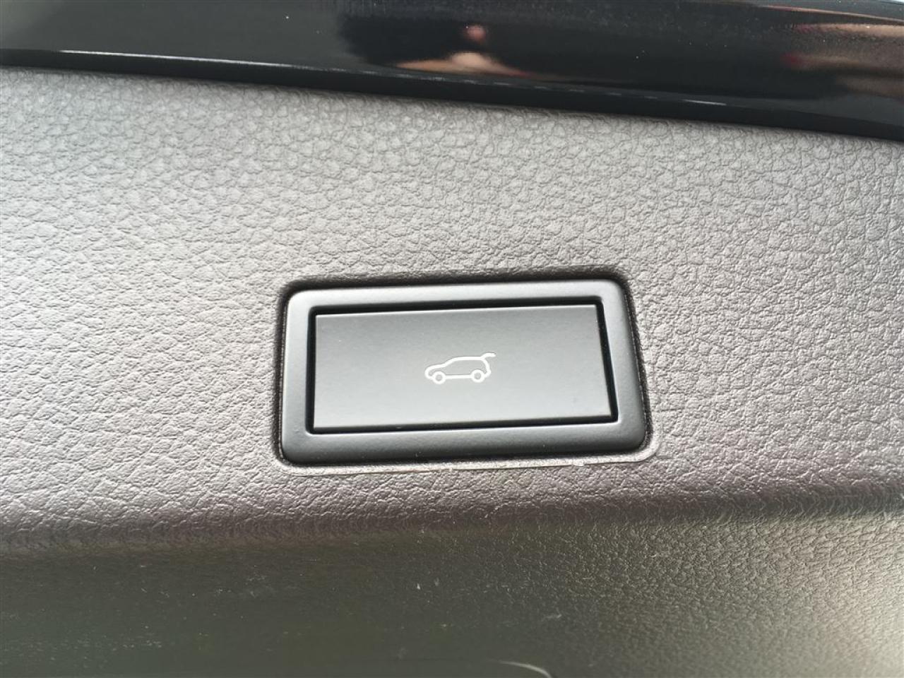 658121