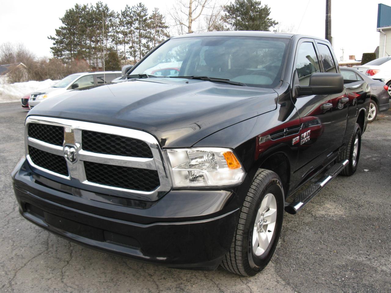 Used 2016 Ram 1500 Cabine quad 4RM, 140,5 po ST for sale in St-Martin, QC