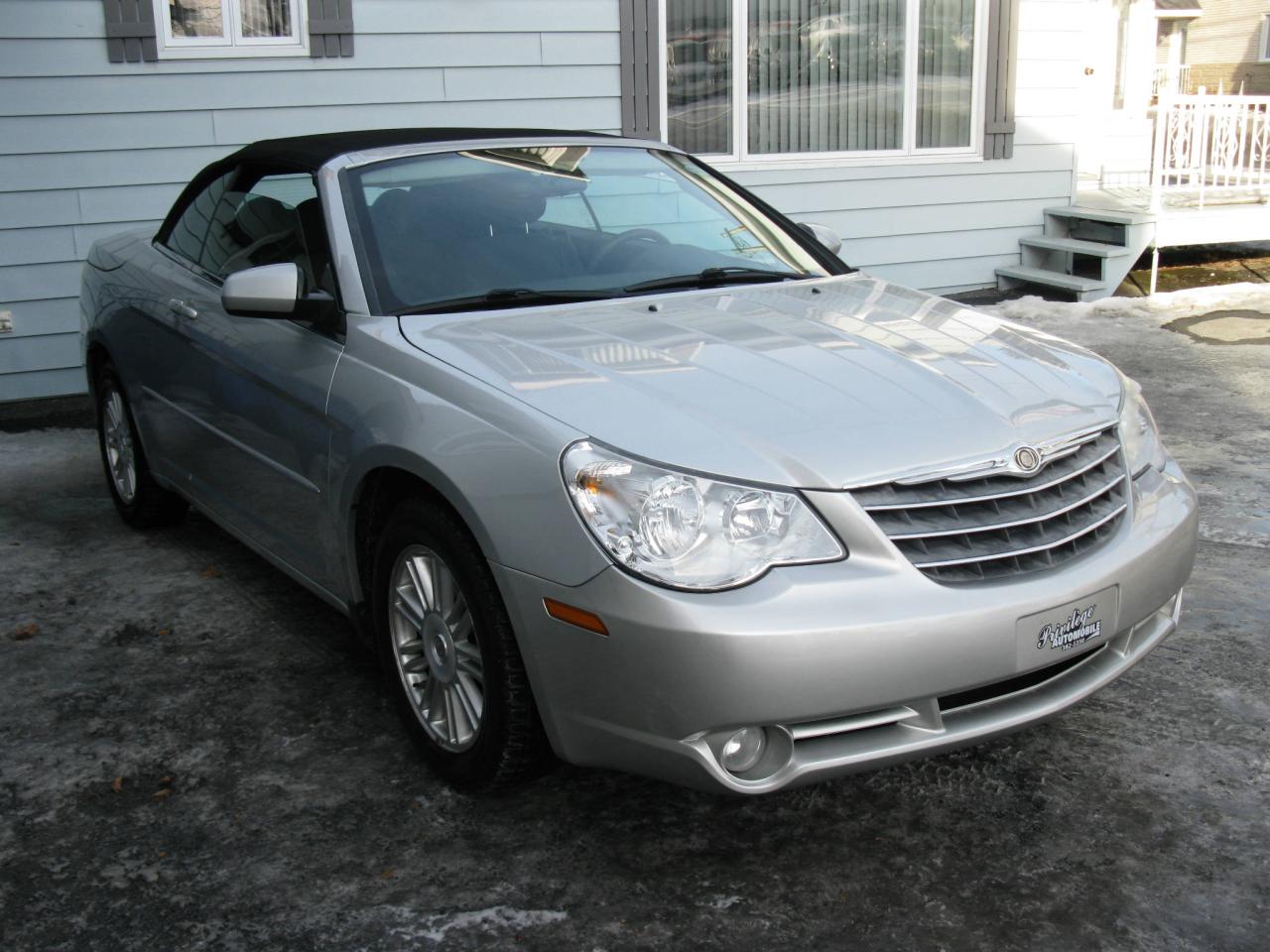 Used 2009 Chrysler Sebring 2dr Conv Touring for sale in St-Martin, QC