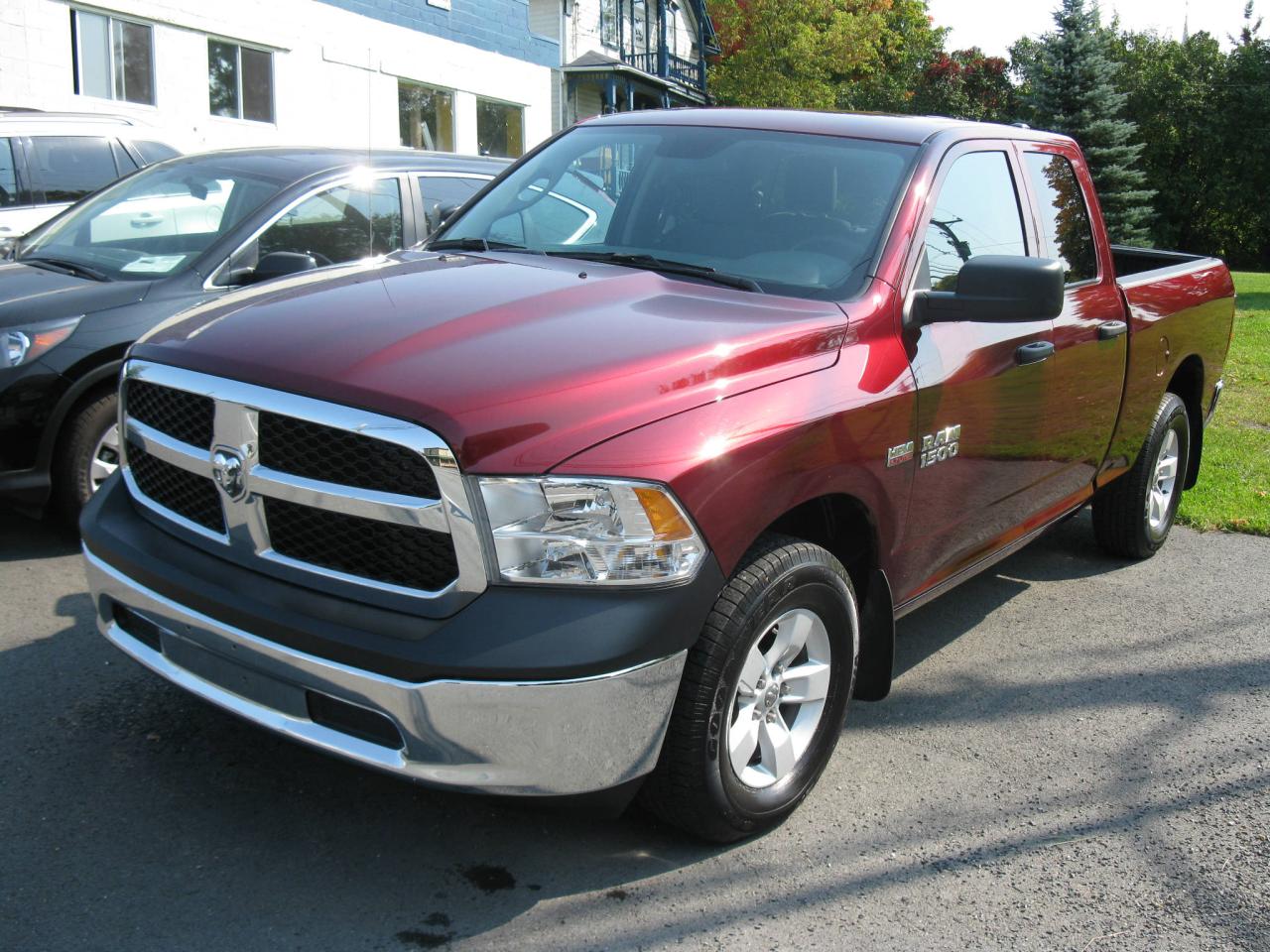 Used 2016 Ram 1500 Cabine quad 4RM, 140,5 po ST for sale in St-Martin, QC