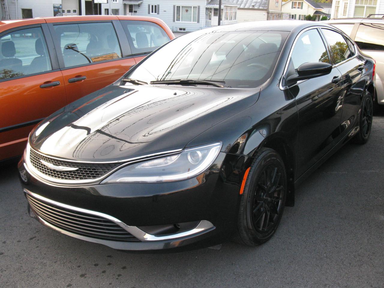 Used 2015 Chrysler 200 Berline 4 portes Limited, traction avant for sale in St-Martin, QC