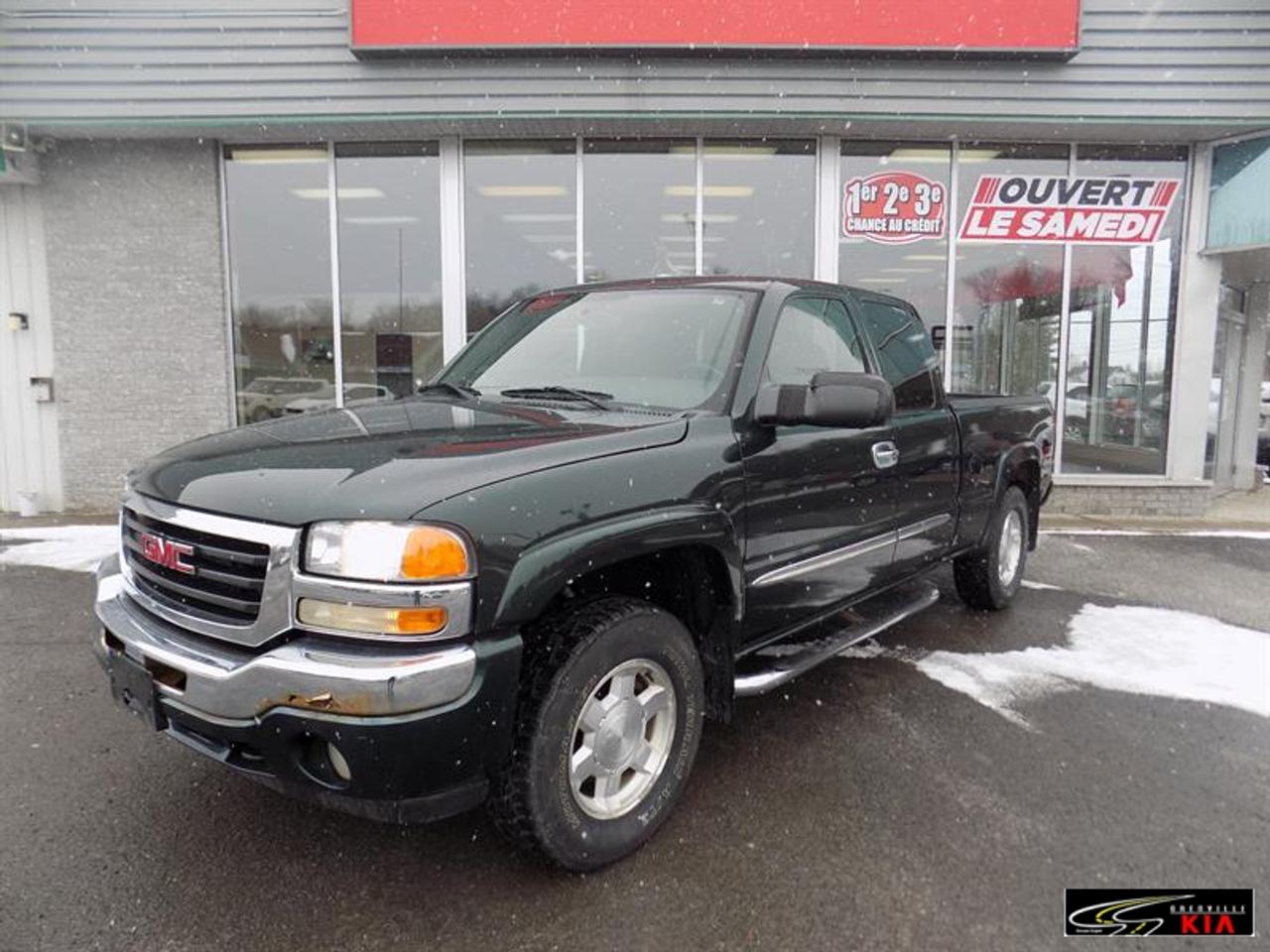 <a href=https://www.autoaubaine.com/GMC-Sierra 1500-c7026050.html>https://www.autoaubaine.com/GMC-Sierra 1500-c7026050.html</a>

GMC Sierra 1500 Ext Cab 4x4 2005\n\nServo-direction, Essuie-glaces intermittents, Freins ABS, Coussin gonflable conducteur, Air climatisé, Climatisation deux zones, Lampes de lecture arrière, Volant ajustable, Radio AM/FM, Phares automatiques, Antivol\n\n