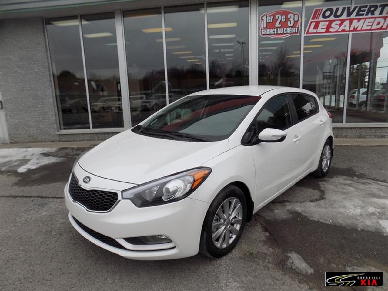 <a href=https://www.autoaubaine.com/Kia-Forte 5-c7026051.html>https://www.autoaubaine.com/Kia-Forte 5-c7026051.html</a>

Kia Forte5 Lx + 2015\n\nRégulateur de vitesse, Servo-direction, Essuie-glaces intermittents, Freins ABS, Contrôle de stabilité, Coussins gonflables latéraux, Serrure à sécurité pour enfants, Lecteur CD, Lecteur MP3, Miroirs chauffants, Miroirs électriques, Portes électriques, Vitres électriques, Air climatisé, Commandes audio au volant, Sièges chauffants, Volant ajustable, Aileron, Radio satellite, Ordinateur de bord, Radio AM/FM, Phares automatiques, Télédéverrouillage, Système dalarme, Coussins gonflables arrière pour la tête, Coussins gonflables latéraux pour la tête, Miroir vanité conducteur illuminé, Sièges tissu, Antivol, Antipatinage, Phares antibrouillards, Sièges baquets, Miroir vanité passager illuminé\n\n
