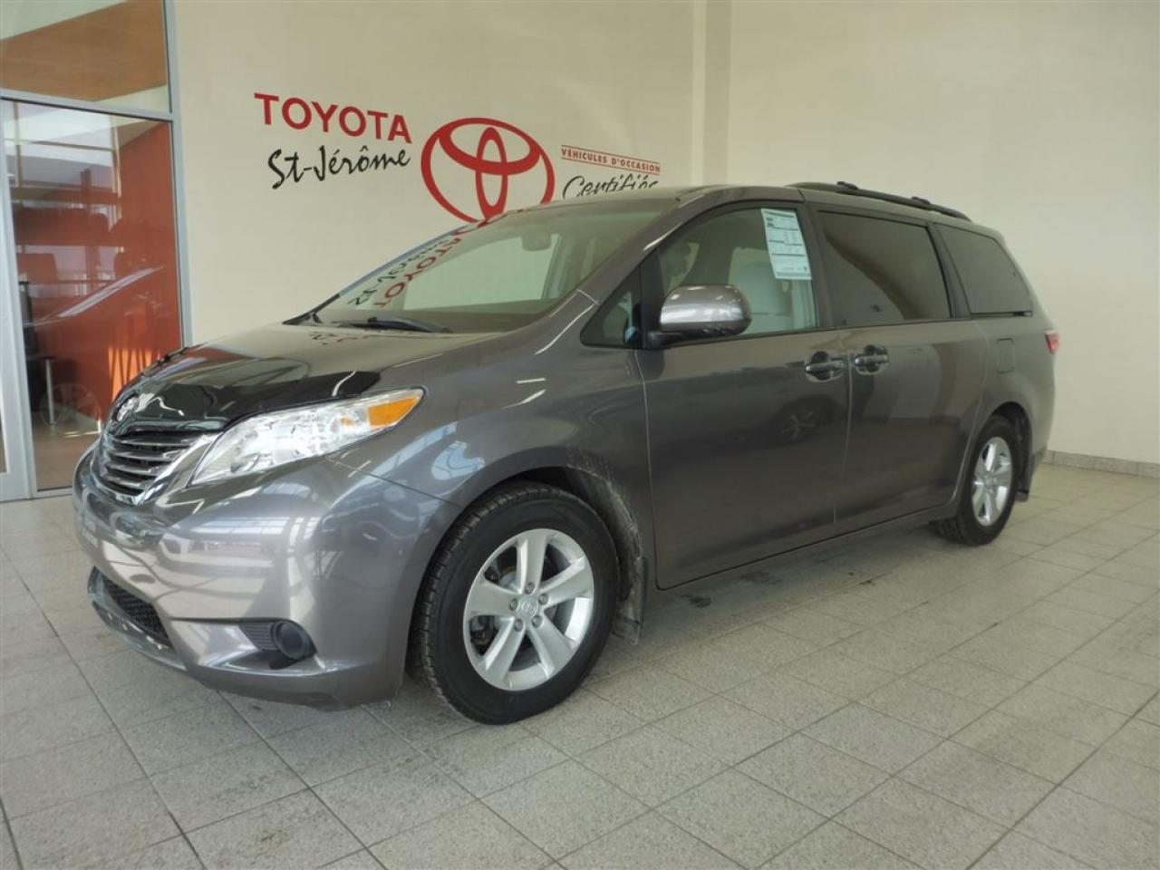 Used 2015 Toyota Sienna LE for sale in Mirabel, QC