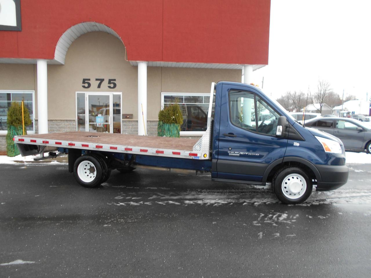 <a href=https://www.dlautos.com/occasion/Ford-Transit-2016.html>https://www.dlautos.com/occasion/Ford-Transit-2016.html</a>

FORD TRANSIT 3500 HD 2016   3.2L. DIESEL, COMPLETEMENT ÉQUIPÉ, INTÉRIEUR EN CUIR, SIEGES ÉLECTRIQUE, A/C, CRUISE CONTROLE, BRAKE CONTROLE, ATTACHE RTEMORQUE ET ATTACHE GOOS NECK, PLATE FORME EN ALUMINIUM 14X8, CAMION ABSOLUMENT COMME NEUF AVEC SEULEMENT 18 000 KM., JAMAIS ACCIDENTÉ RAPPORT CAR PROOF INCLUS, BALANCE DE GARANTIE FORD JUSQU AU 27-AVRIL-2021 OU 100 000 KM. INCLUANT 6 PNEUS DHIVER NOKIAN FLAMBANT NEUF.