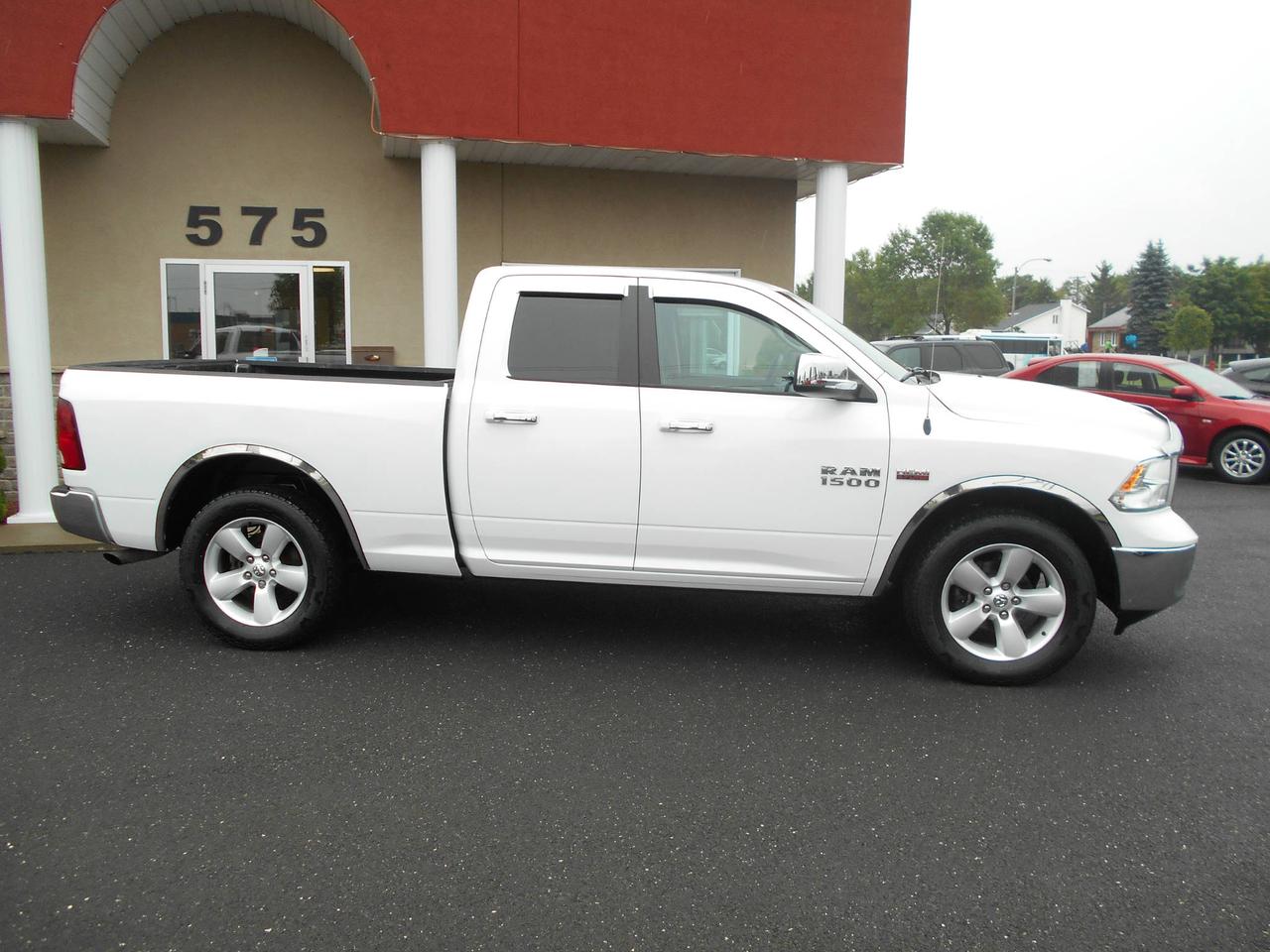 <a href=https://www.dlautos.com/occasion/RAM-1500-2013.html>https://www.dlautos.com/occasion/RAM-1500-2013.html</a>

DODGE RAM 1500 SLT 2013 QUAD CAB 4X4 COMPLETEMENT ÉQUIPÉ, BOITE DE 6.5 PIEDS, ROUES MAGS 20, MOTEUR V8 5.7 L. AVEC SEULEMENT 83 000 KM. BALANCE DE GARANTIE CHRYSLER JUSQU AU24-AVRIL-2018 OU 100 000 KM. CAMION IMPÉCABLE JAMAIS ACCIDENTÉ RAPPORT CAR PROOF INCLUS.