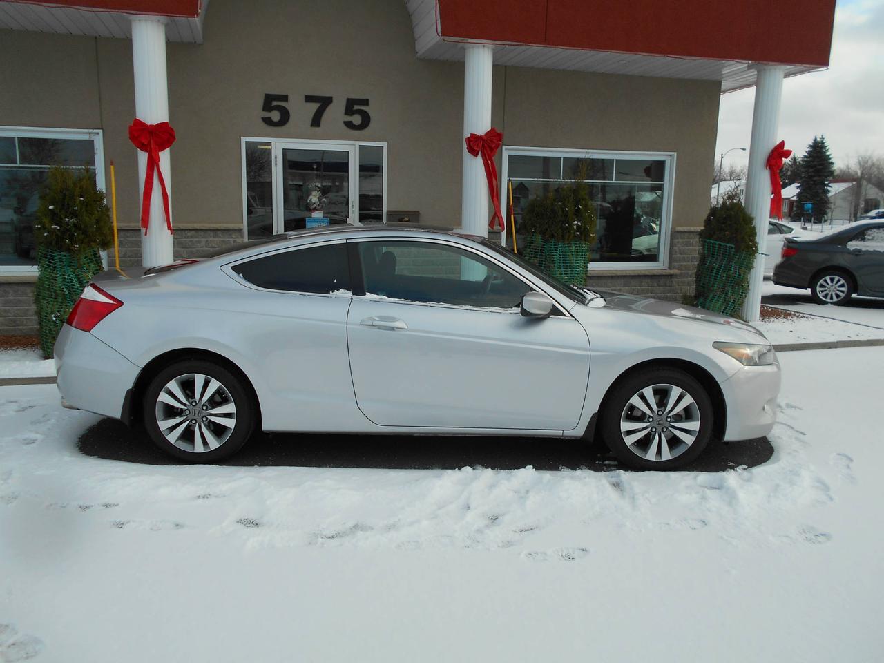 <a href=https://www.dlautos.com/occasion/Honda-Accord-2009.html>https://www.dlautos.com/occasion/Honda-Accord-2009.html</a>

HONDA ACCORD EX COUPÉ 2 PORTES, TRANSMISSION MANUELLE 5 VITESSES, COMPLETEMENT ÉQUIPÉ, TOIT OUVRANT, ROUES MAGS, 4 PNEUS DHIVER MONTÉ SUR ROUES INCLUS, AVEC SEULEMENT 109 000 KM. TOUJOURS TRAITÉ A LHUILE, AUCUNE ROUILLE, VOITURE IMPÉCABLE, JAMAIS ACCIDENTÉ RAPPORT CAR PROOF INCLUS.
