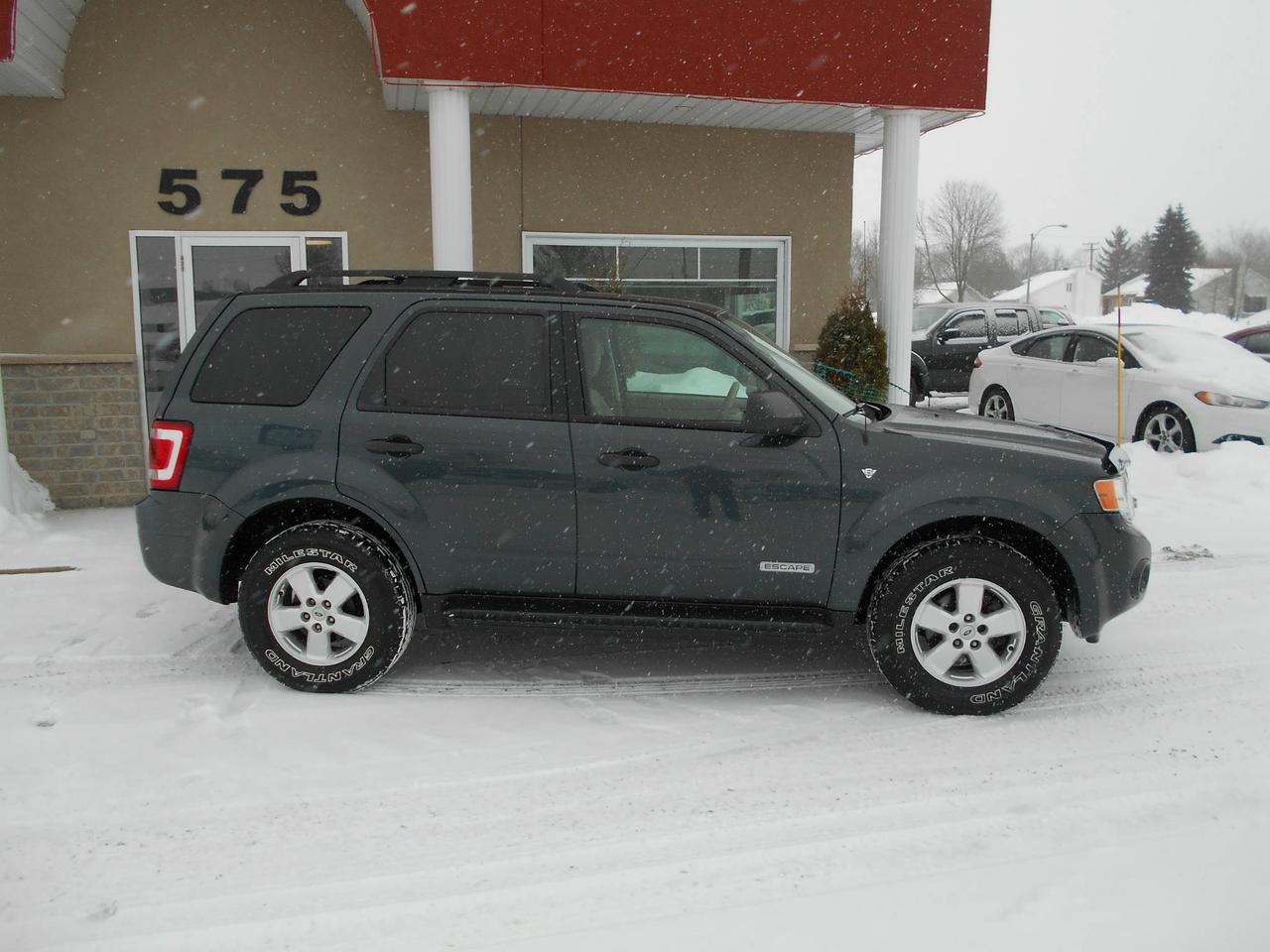 <a href=https://www.dlautos.com/occasion/Ford-Escape-2008.html>https://www.dlautos.com/occasion/Ford-Escape-2008.html</a>

FORD ESCAPE XLT V6 4X4 2008 COMPLETEMENT ÉQUIPÉ, ROUES MAGS AVEC 4 PNEUS DÉTÉ PLUS 4 ROUES ET PNEUS DHIVER INCLUS, SEULEMENT 140 000 KM. UN SEUL PROPRIETAIRE JAMAIS ACCIDENTÉ, CAMION TRÈS PROPRE INSPECTÉ ET GARANTIE.