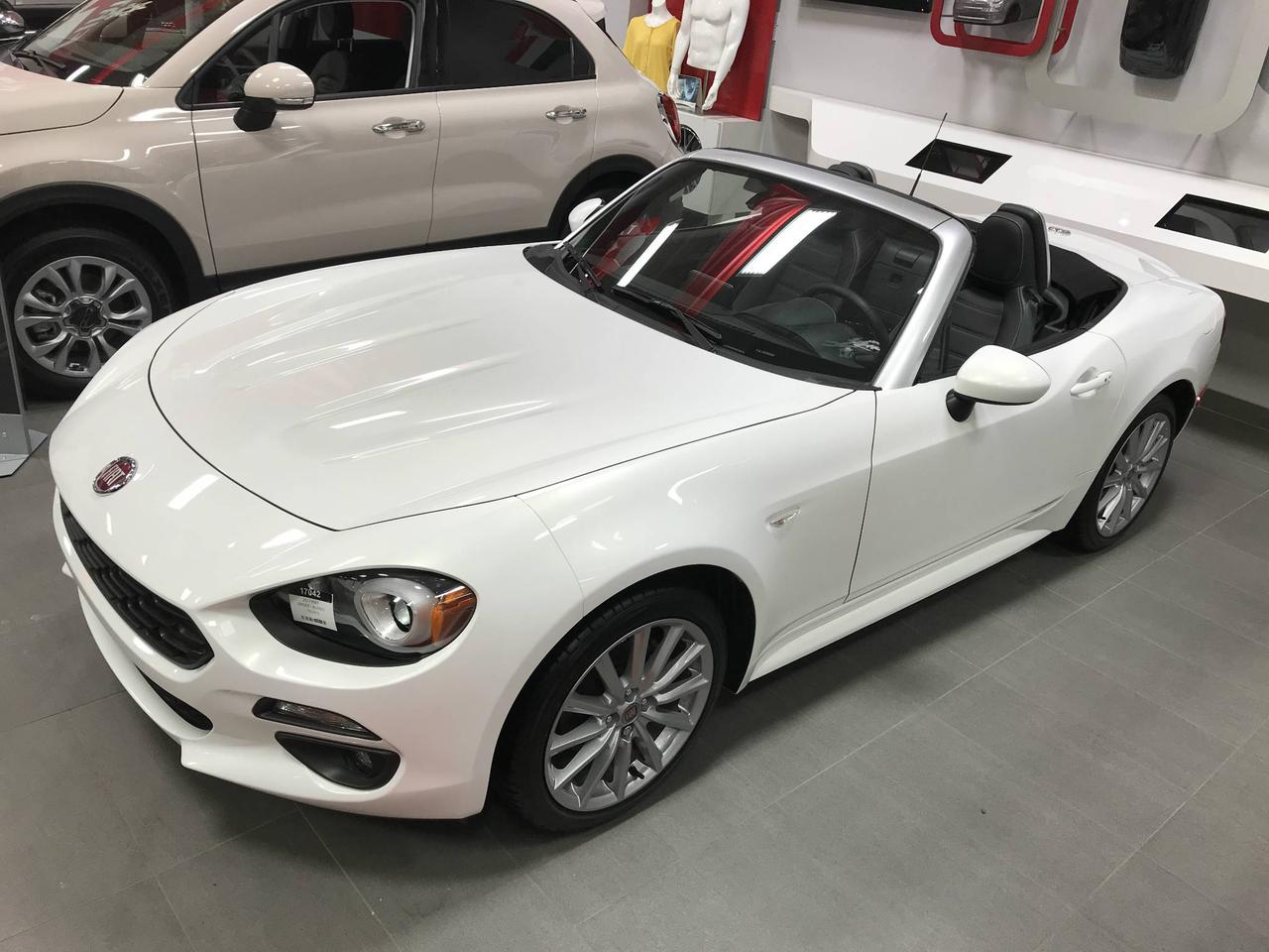 <a href=https://www.blainvillechrysler.com/occasion/Fiat-124_Spider-2017.html>https://www.blainvillechrysler.com/occasion/Fiat-124_Spider-2017.html</a>

Magnifique Fiat 124 Lusso !! Soyez prêt pour lété
