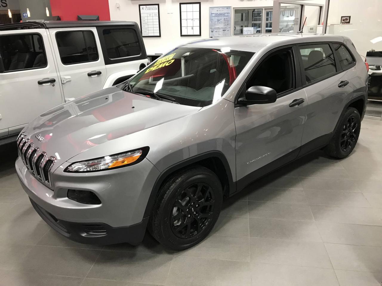 Used 2017 Jeep Cherokee Traction avant, 4 portes, Sport for sale in Blainville, QC