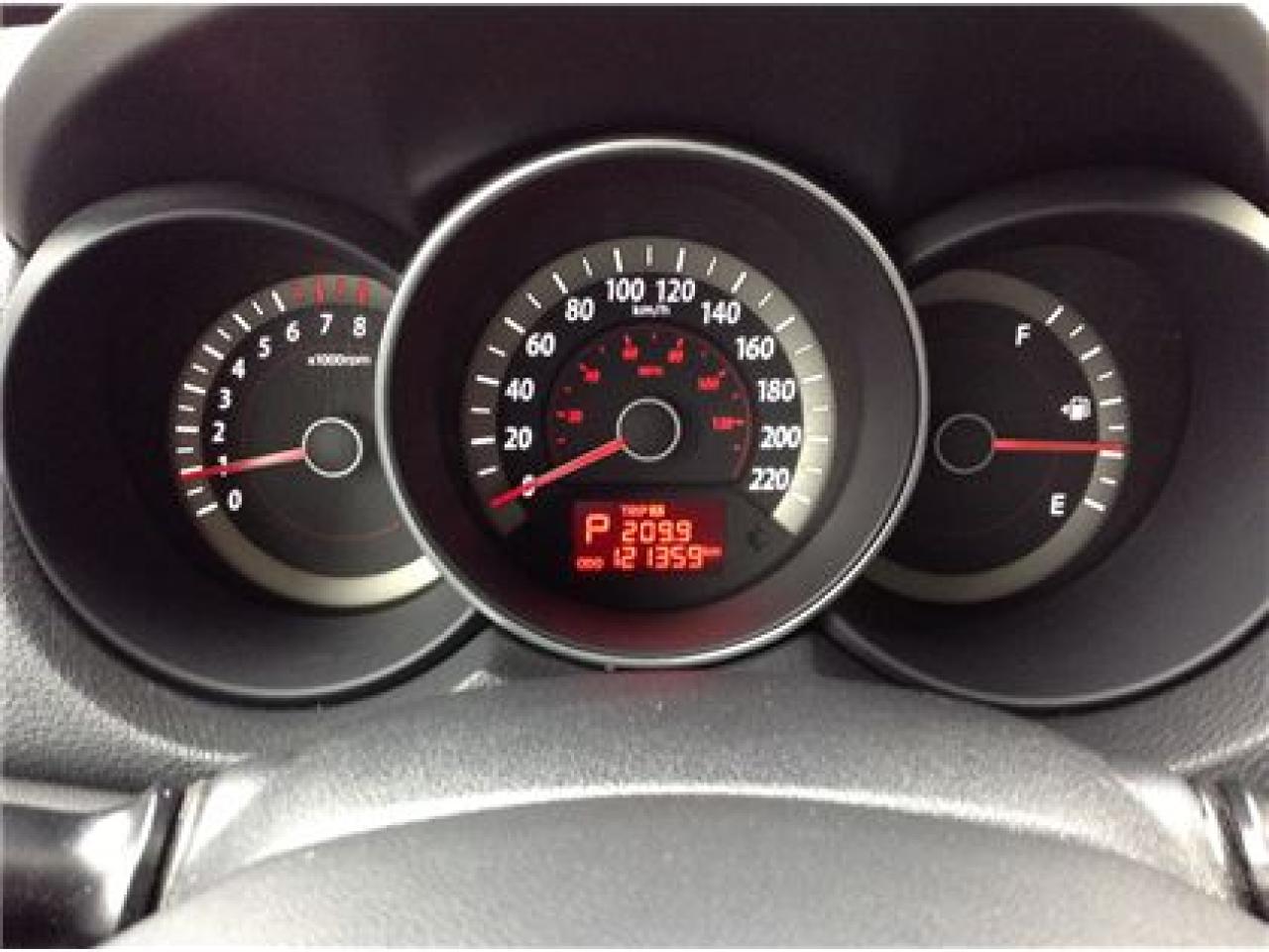 658817