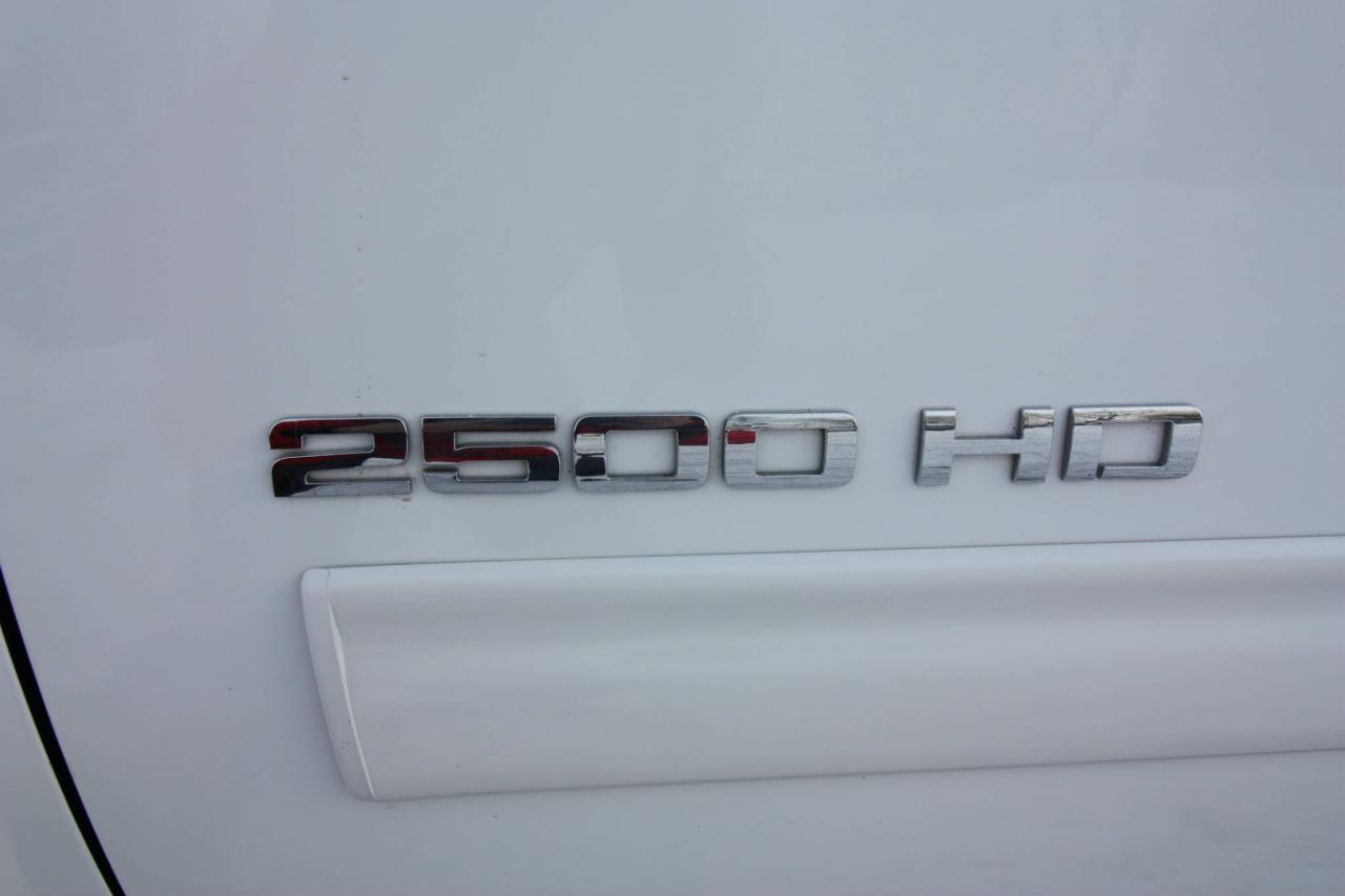 658989