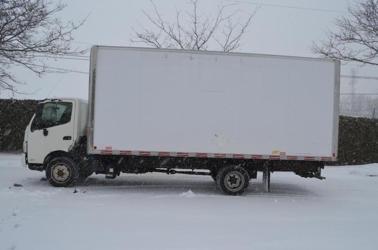 <a href=https://www.autoaubaine.com/Hino-195-c7011022.html>https://www.autoaubaine.com/Hino-195-c7011022.html</a>

CAMION HINO 20 PIEDS AVEC RAMPE DIESEL AVEC DOMMAGE A LA CABINE AVANT COTE GAUCHE NON RÉPARÉ, AUCUN CARPROOF, CE VÉHICULE VOUS INTÉRESSE APPELER PIERRE AU 514-968-9888 7 JOURS SEMAINE