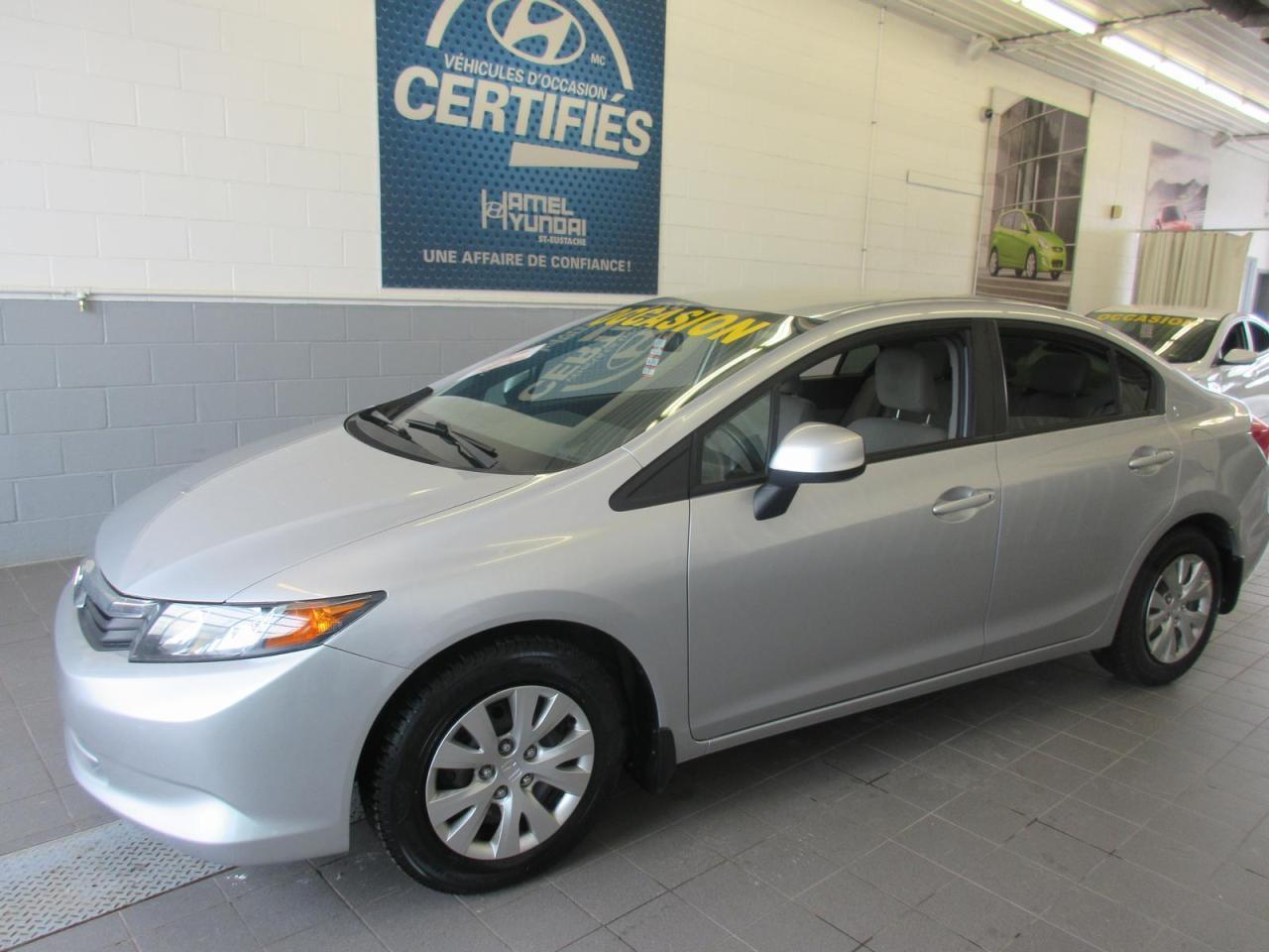 Used 2012 Honda Civic LX for sale in St-Eustache, QC