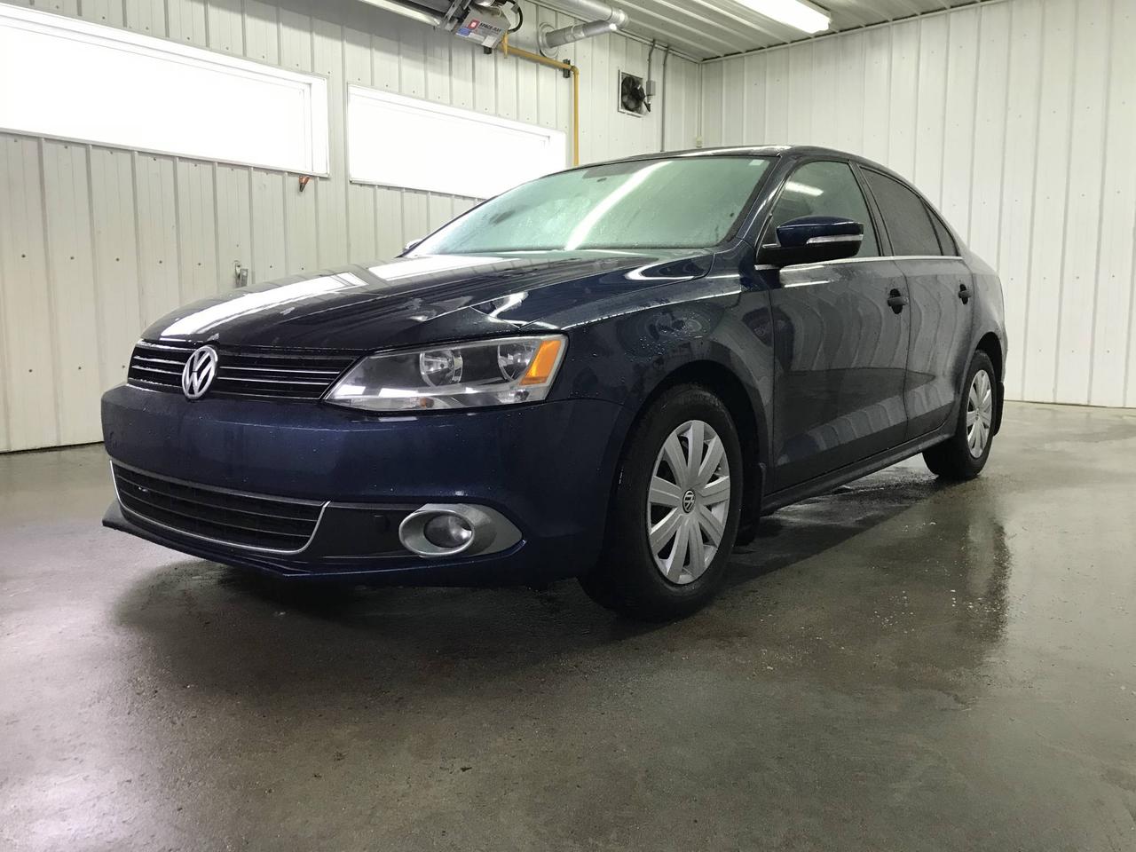 <a href=https://www.saguenayvw.ca/occasion/Volkswagen-Jetta-2012.html>https://www.saguenayvw.ca/occasion/Volkswagen-Jetta-2012.html</a>

Véhicule impécable
Auto diesel rare