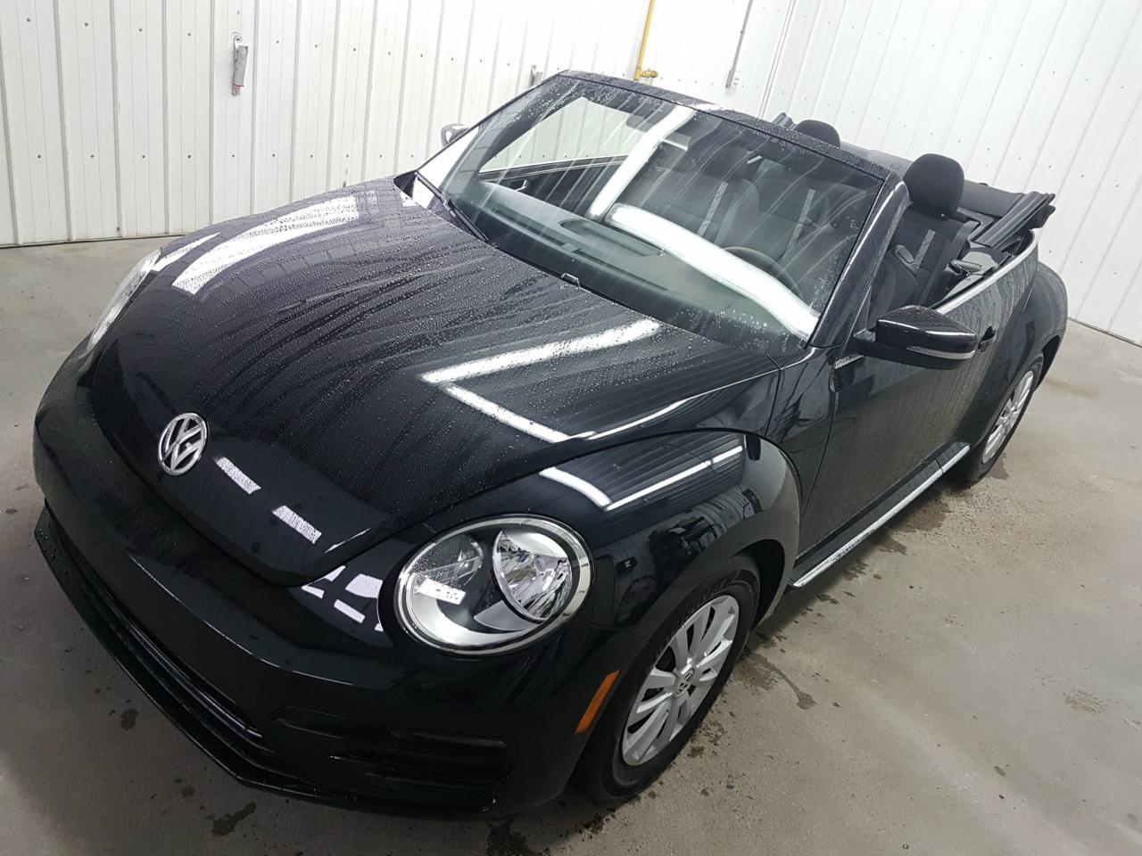Used 2017 Volkswagen Beetle Trendline cabriolet 2 portes for sale in Chicoutimi, QC