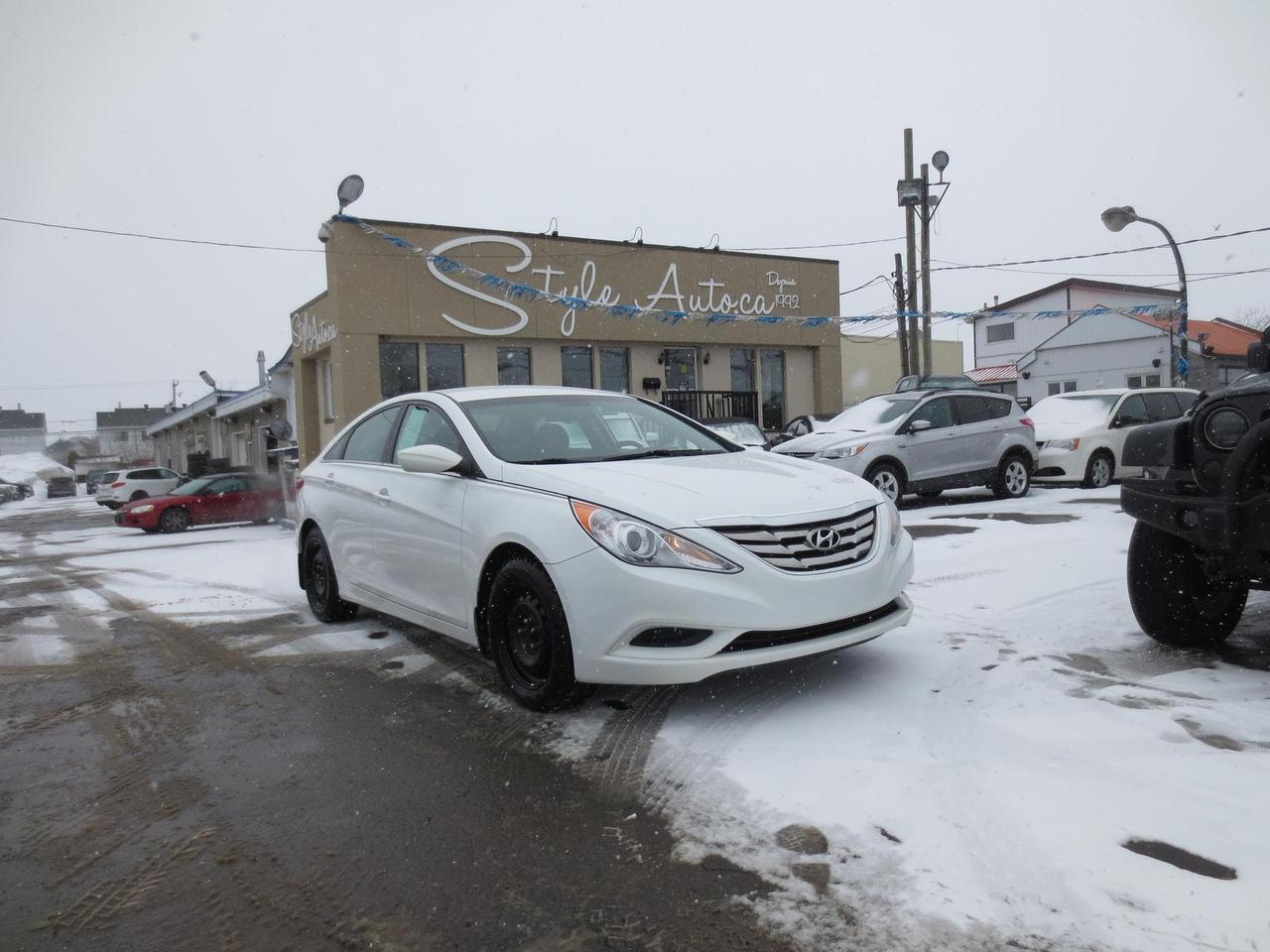 <a href=https://www.autoaubaine.com/Hyundai-Sonata-c7024477.html>https://www.autoaubaine.com/Hyundai-Sonata-c7024477.html</a>

2013 HYUNDAI SONATA GL TOUT ÉQUIPÉ
AUTOMATIQUE 6 VITESSE 2.4 LITRES
4 CYLINDRES COMMANDE AUDIO AU VOLANT TECHNOLOGIE BLUETOOTH
GROUPE ÉLECTRIQUE COMPLET VITRES PORTES MIROIRS SIÈGES CHAUFFANT
AIR CLIMATISÉ RÉGULATEUR DE VITESSE
SYSTÈME DANTIPATINAGE .
132,689 KILOMÈTRES CERTIFIÉ CARPROOF
STYLE AUTO A VOTRE SERVICE DEPUIS 
1992 TOUS NOS VEHICULES SONT 
INSPECTÉS ET GARANTIES AVEC 
UN FINANCEMENT BANCAIRE ET MAISON 
A PARTIR DE 4.99% DINTERET POUR NOUS JOINDRE 450-937-5559
Appelez-nous sans frais au 1 855 886-1026