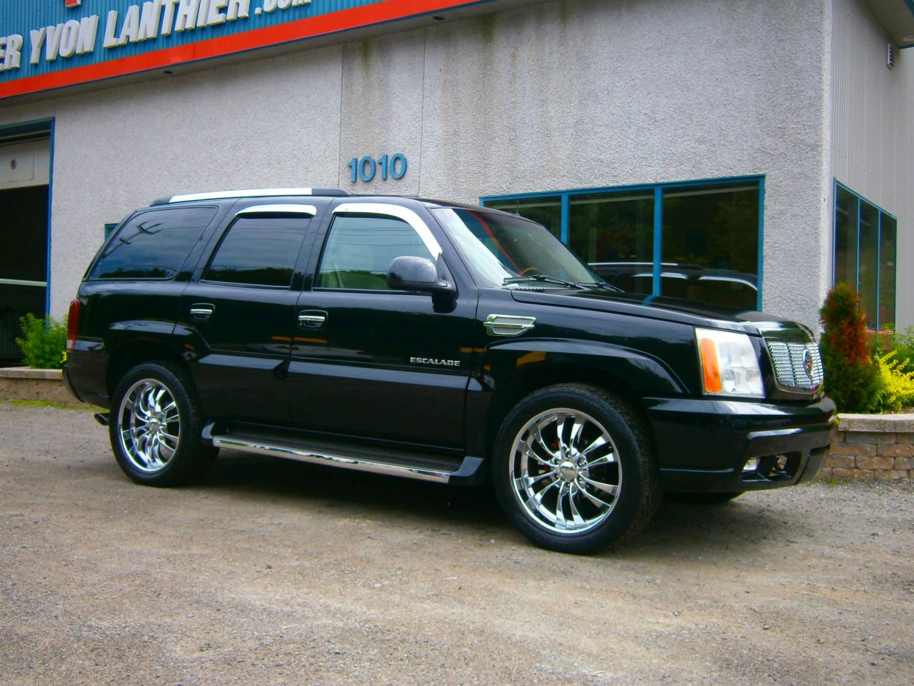 Used 2002 Cadillac Escalade 4dr 4WD for sale in Mascouche, QC