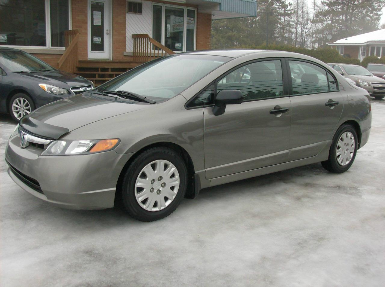 <a href=https://www.jacquesdemersautos.com/occasion/Honda-Civic-2007.html>https://www.jacquesdemersautos.com/occasion/Honda-Civic-2007.html</a>

Honda Civic DX 2007, transmission manuelle, véhicule en très bonne condition générale! Très fiable et économique en essence! Attache-remorque, vitres électriques, rétroviseurs électriques, lecteur cd, volant réglable et plus encore!