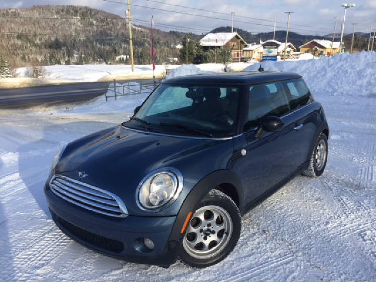 Used 2009 Mini Cooper 5 portes TOIT PANO**AUTO ***8 pneus +8mags**6995$ for sale in Val-David, QC