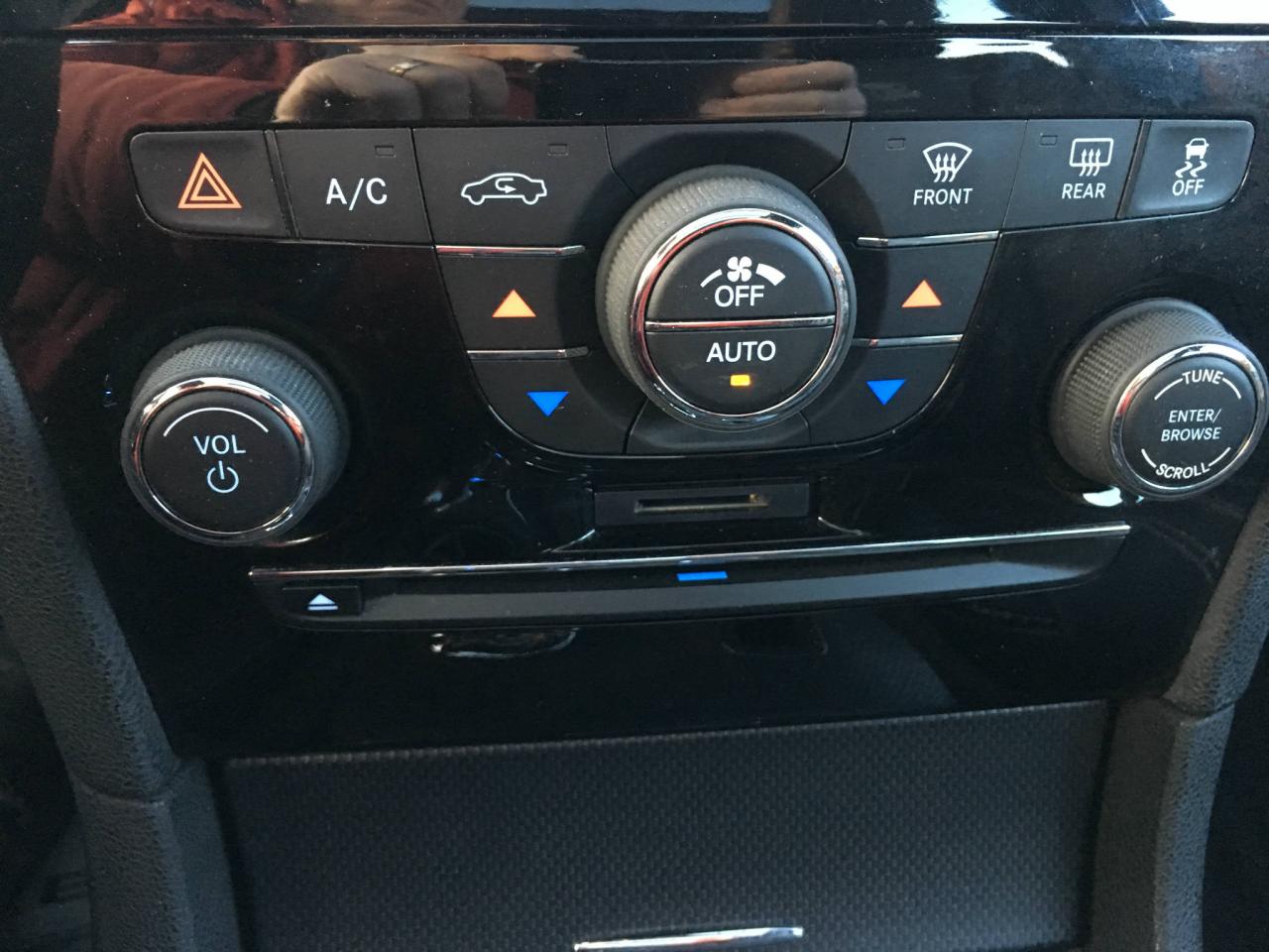 659877
