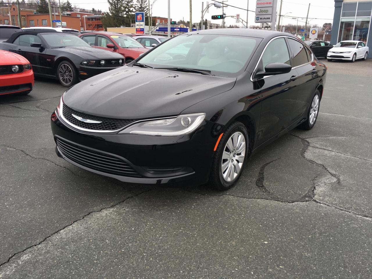 Used 2015 Chrysler 200 LX for sale in Sherbrooke, QC